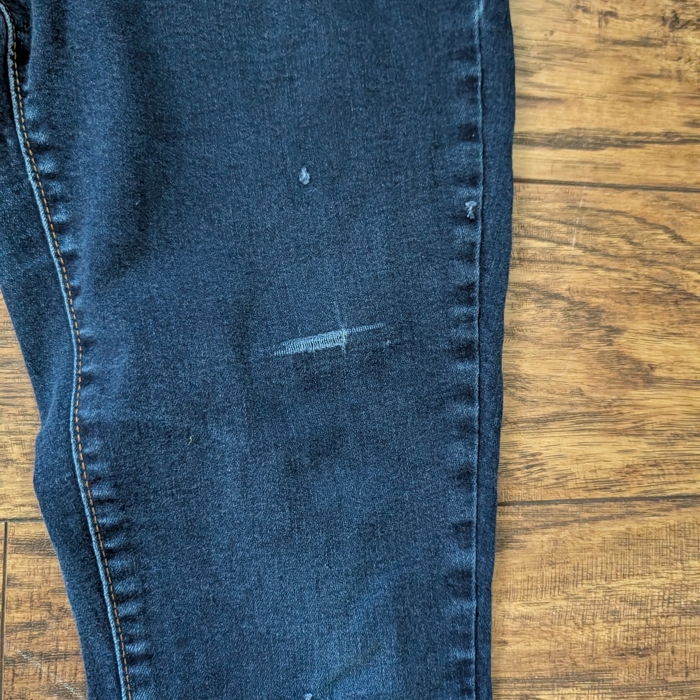 Old Navy Dark Wash‎ Ripped Skinny Jeans - Picture 4 of 13